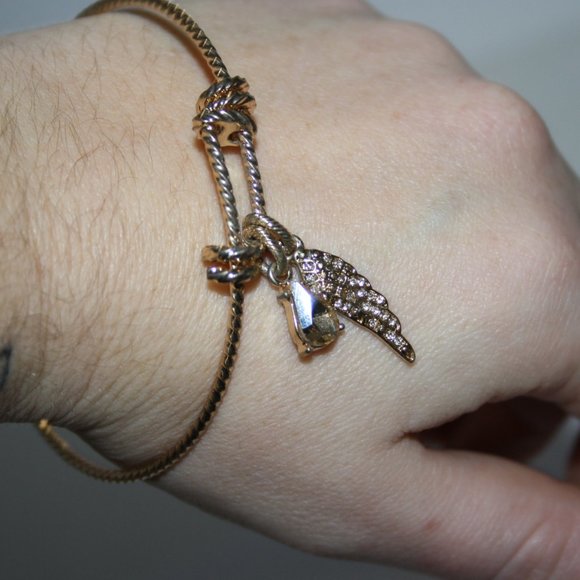 ✨ Beautiful Gold Bangle Bracelet w/ Angel Wing + Cognac Stone ✨ - Picture 2 of 4